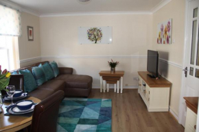 City Centre Apartment with Riverside Walks and Free Parking P1HK